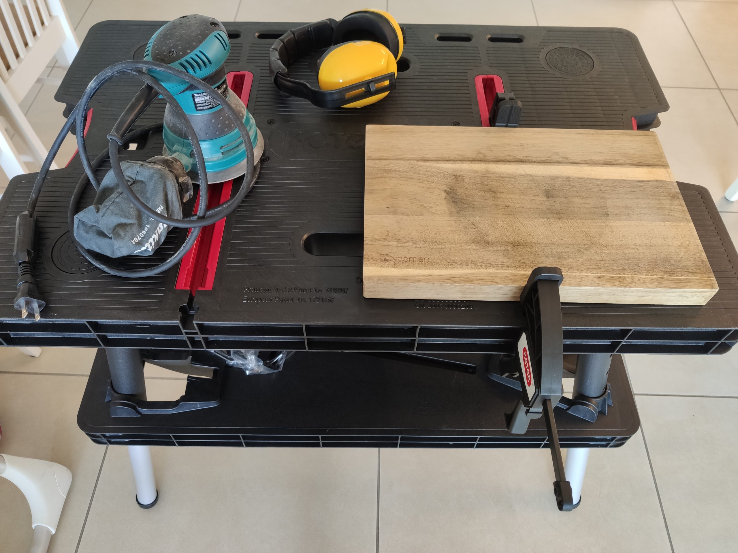 שולחן עבודה מתקפל דגם Keter PRO עם זוג כליבות + סקירת וידאו